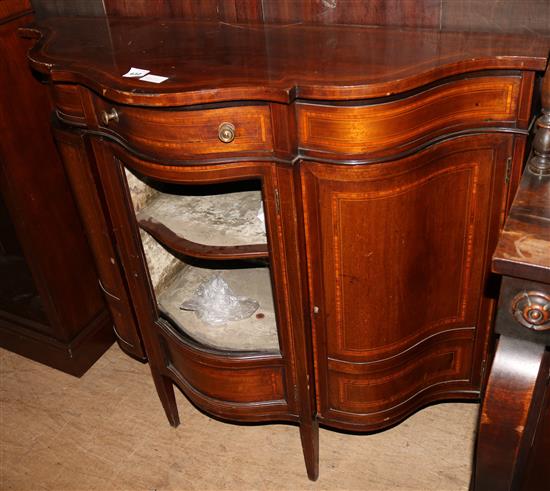 Druce & Co inlaid mahogany cabinet(-)
